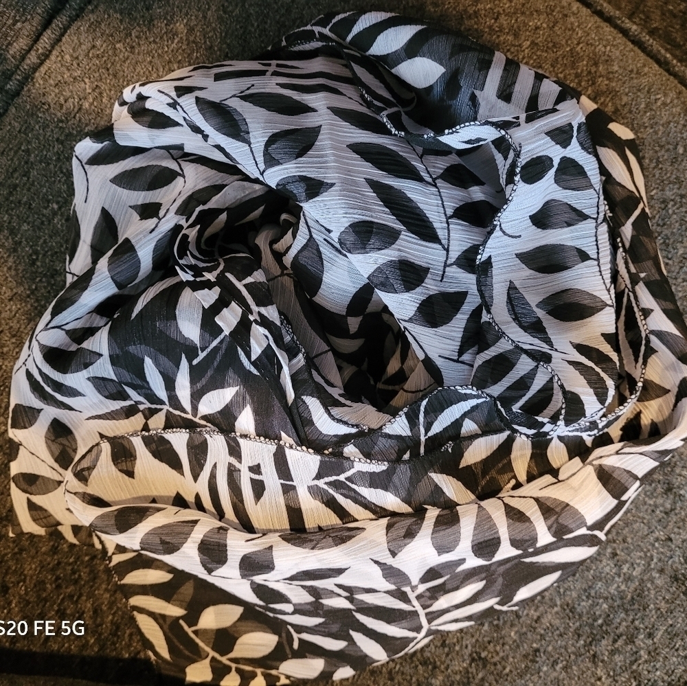 Scarf - new black &white
